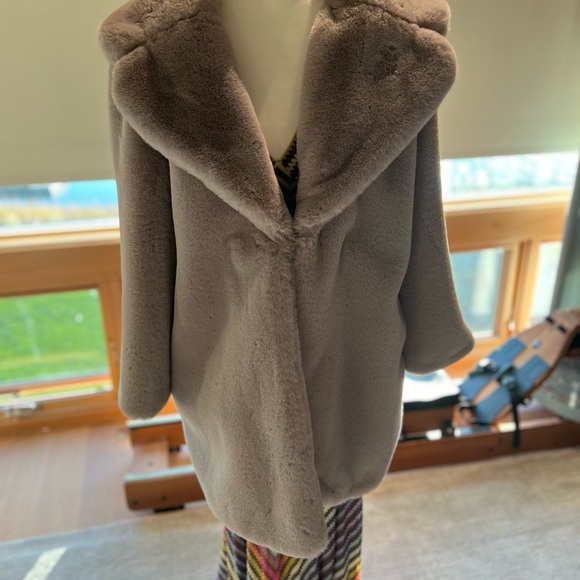 Keepsake faux violet fur coat. Size m - Picture 11 of 14